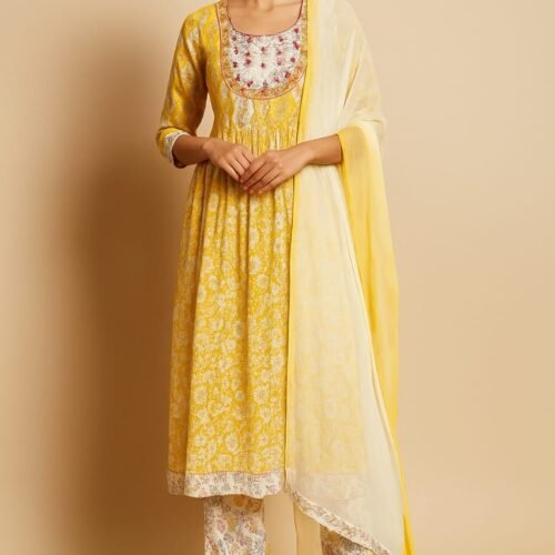 Nayra Cut Kurti with Pant and Dupatta – 3 Pc suit set